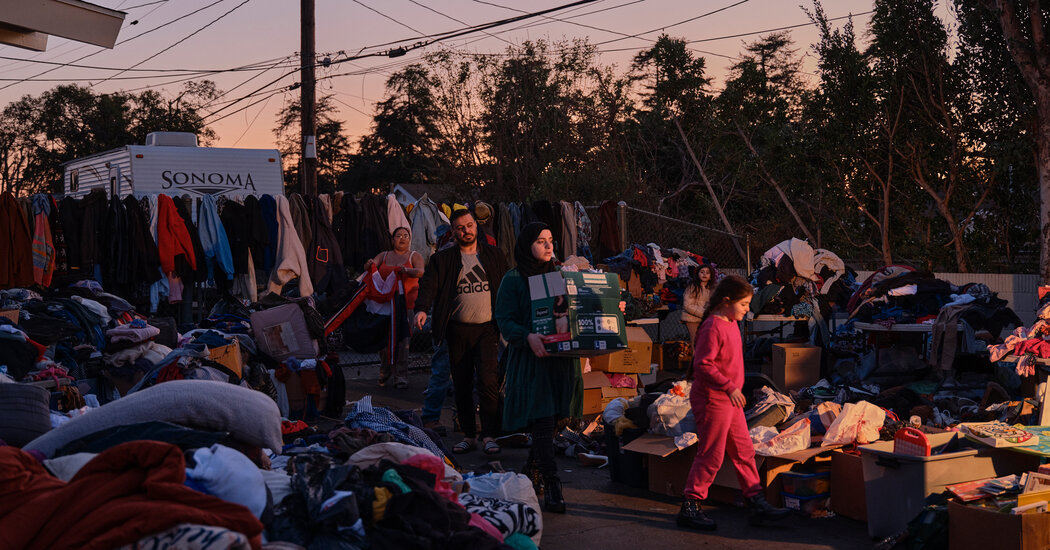 Tacos, Water and ‘Homies’: A Gas Station Becomes a Uniquely L.A. Relief Site