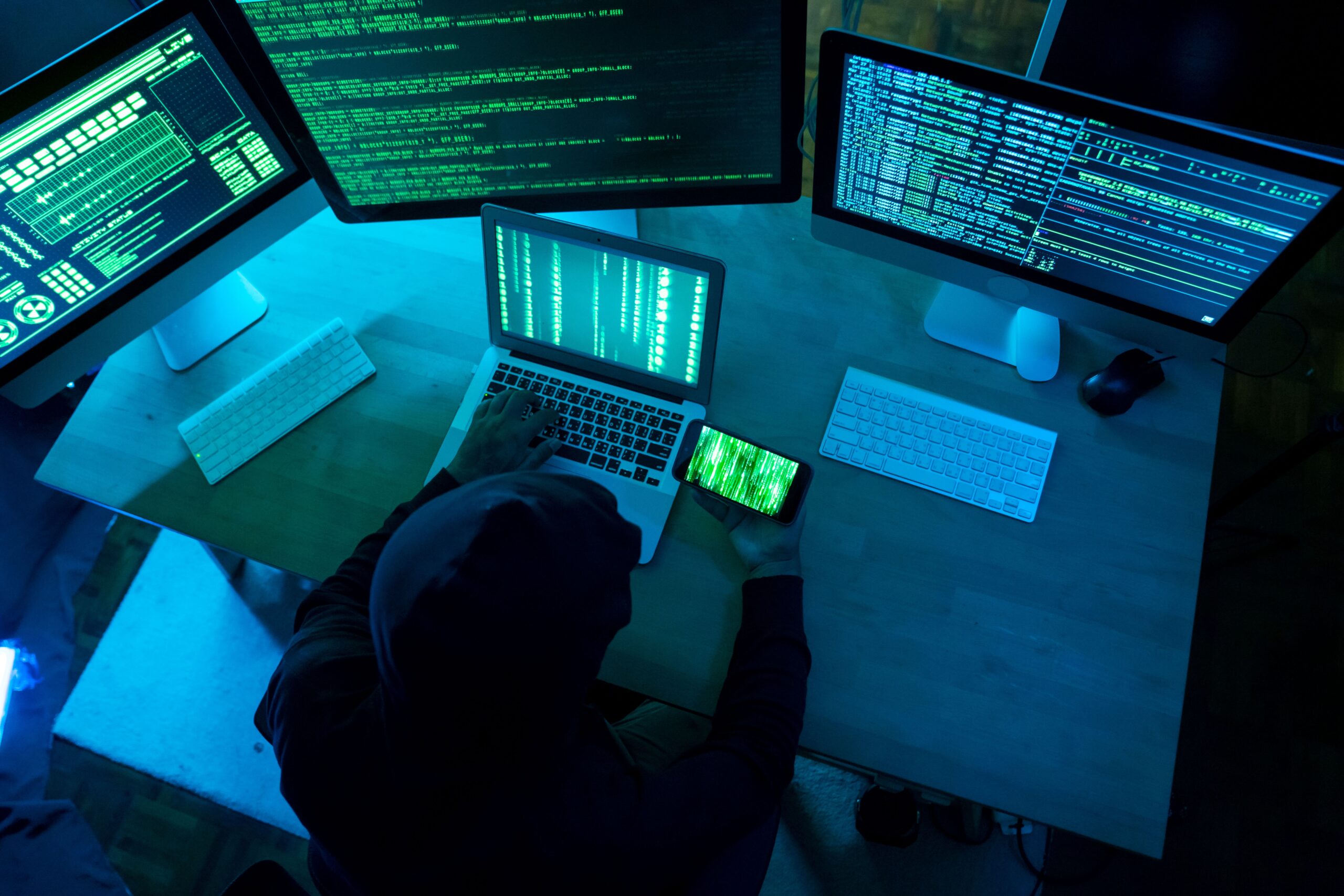 Hacker (Getty Images/Seksan Mongkhonkhamsao)